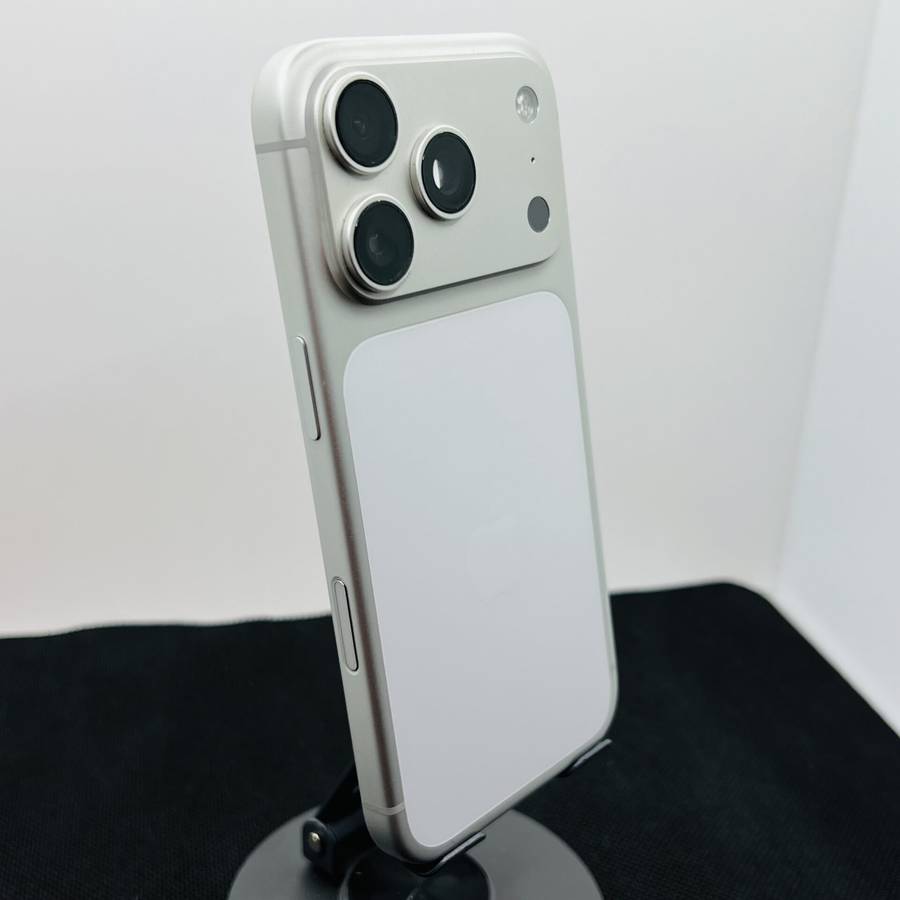Apple iPhone 17 Pro 256GB Silver (Condition: Excellent)