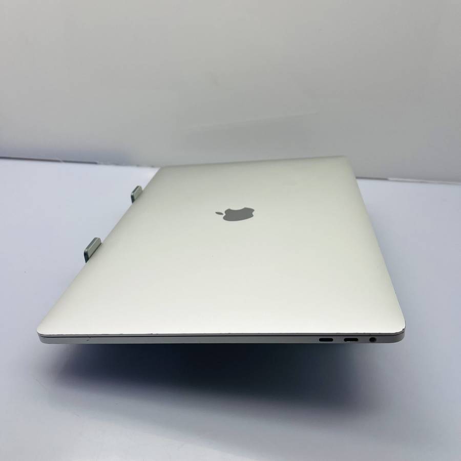 Apple MacBook Pro 15-inch "Core i9" 2.6GHz (Touch bar/2018) 16GB RAM 512GB SSD Silver (Condition:...