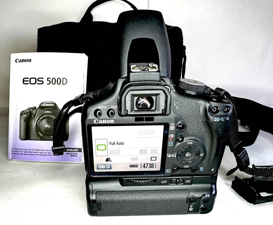 Canon EOS 500D DSLR Camera body Canon 18-55mm Lens Canon Original BG-E5 Battery grip