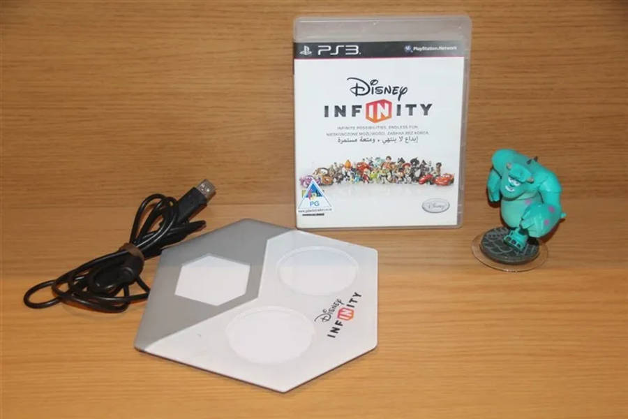 PS3 Disney Infinity 1.0 game with portal and character