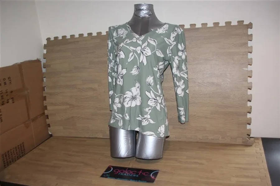 Polyester green and white longsleeve shirt, Size Medium