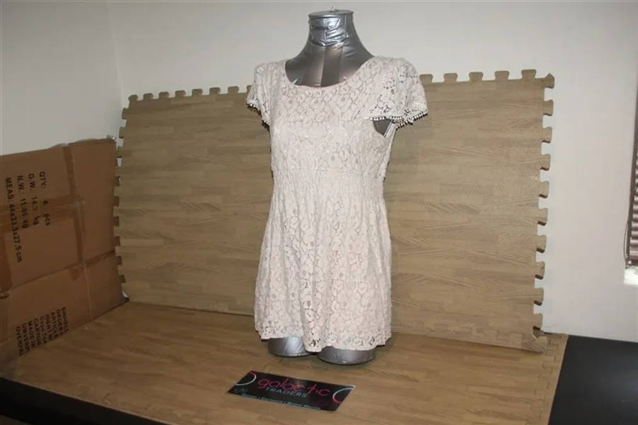 Qhang white floral dress, inside silk, outside cotton, size not shown, seems small