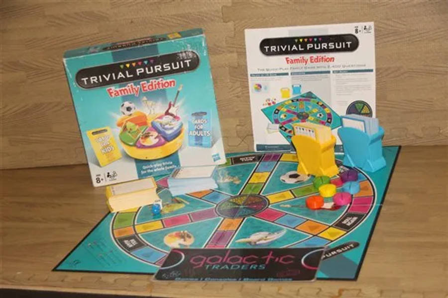 Trivial Pursuit Family Edition Board Game, INCOMPLETE