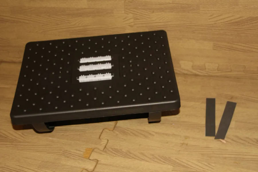 Ergonomic grey footrest