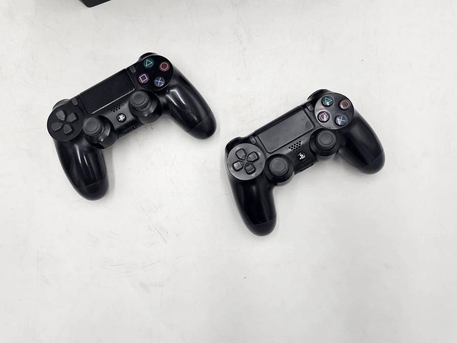 Playstation 4 Pro 1TB (2ND gen)