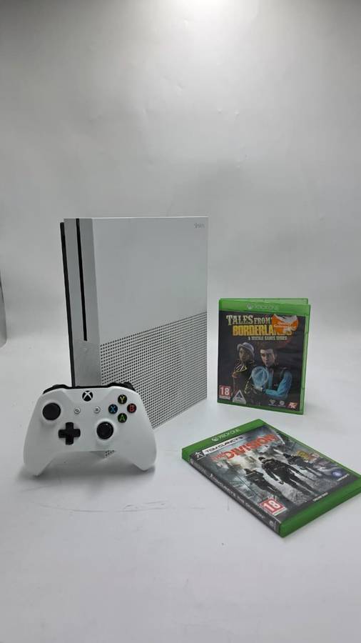 XBOX ONE S 1TB  READY TO PLAY!