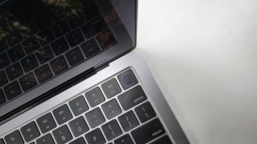 MacBook Air M2  Preloved  Excellent Condition