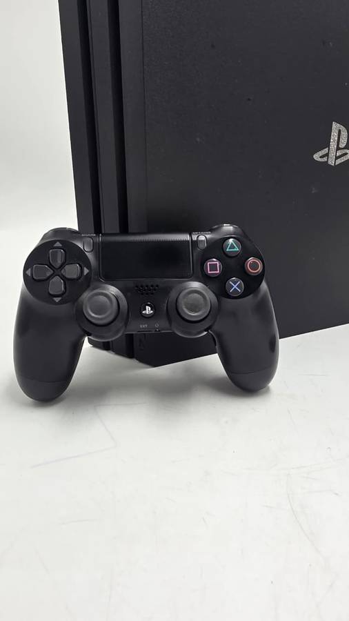 PlayStation 4 Pro V1 1TB  4K Gaming
