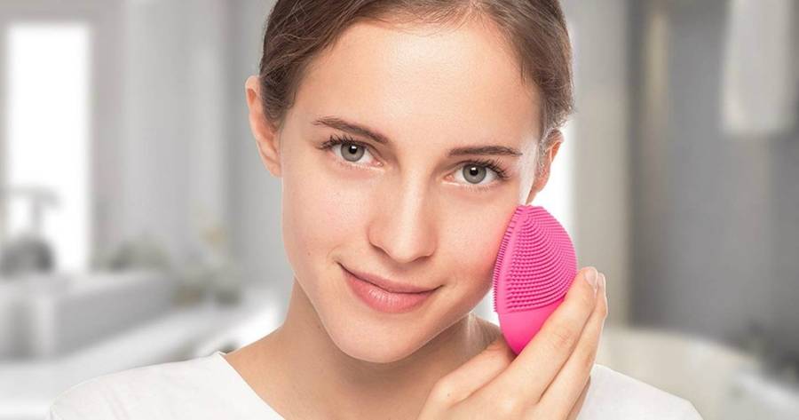 foreo-luna-mini-2-facial-cleansing-brush.jpg?resize=1024%2C538&strip=all