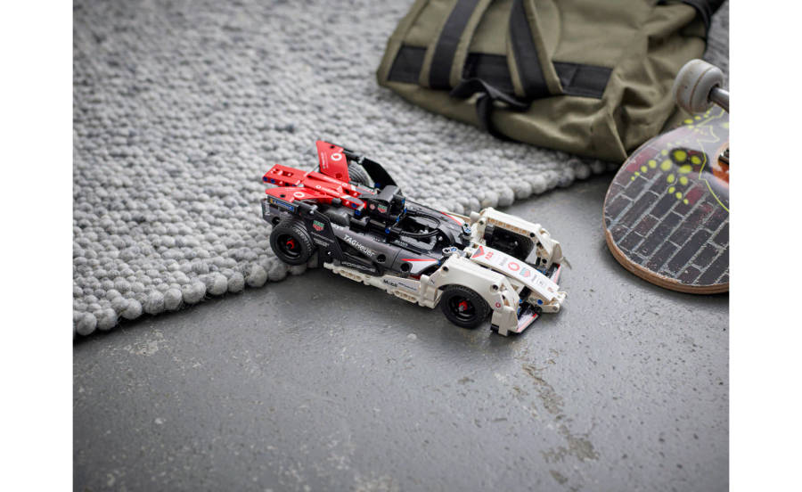 LEGO Technic Formula E Porsche 99X Electric