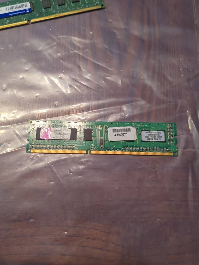 Kingston ValueRAM 1 GB DIMM 1333 MHz DDR3 Memory (KVR1333D3N9/1G)