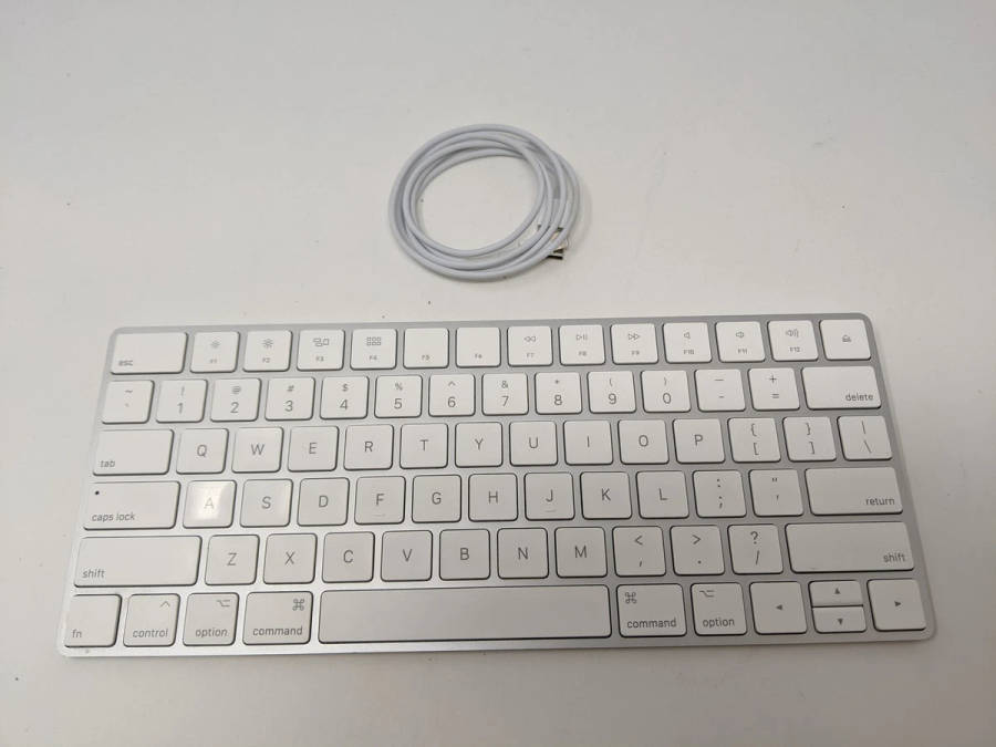 **BARGAIN BUY**APPLE MAGIC 2 RECHARGEABLE WIRELESS KEYBOARD -WORTH R3k- GRAB IT@ JUST R1499!!
