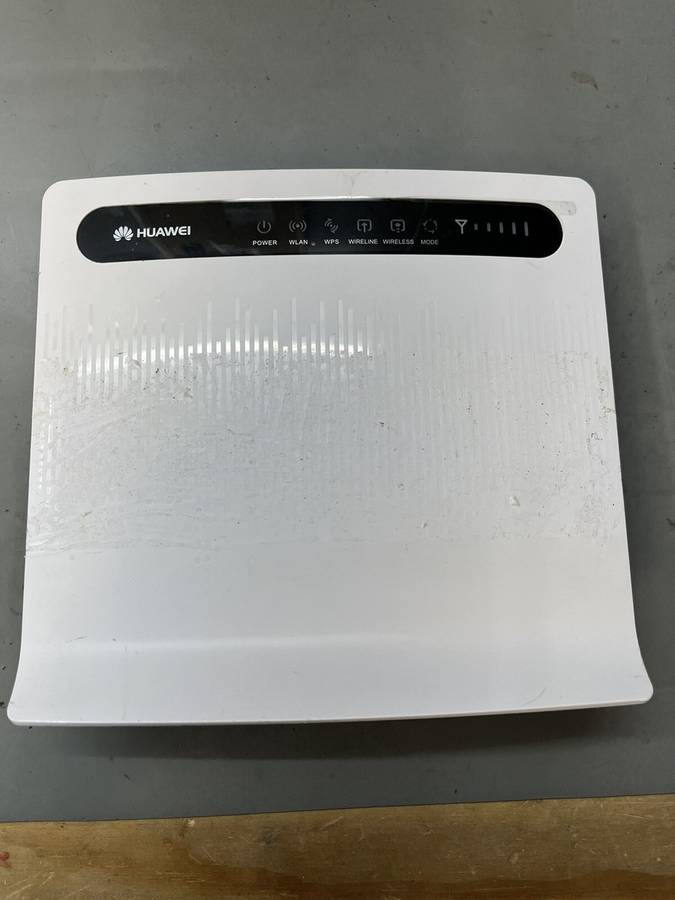 Latest Huawei 4G Router model CPE B593 (It take a SIM CARD)