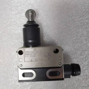 1PC New D4E-1D10N-M For Omron Small Sealed Stroke Limit Switch