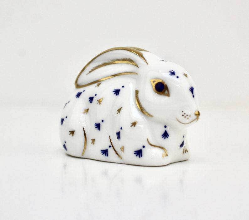 Royal Crown Derby Baby Rabbit with Gold Stopper image 2