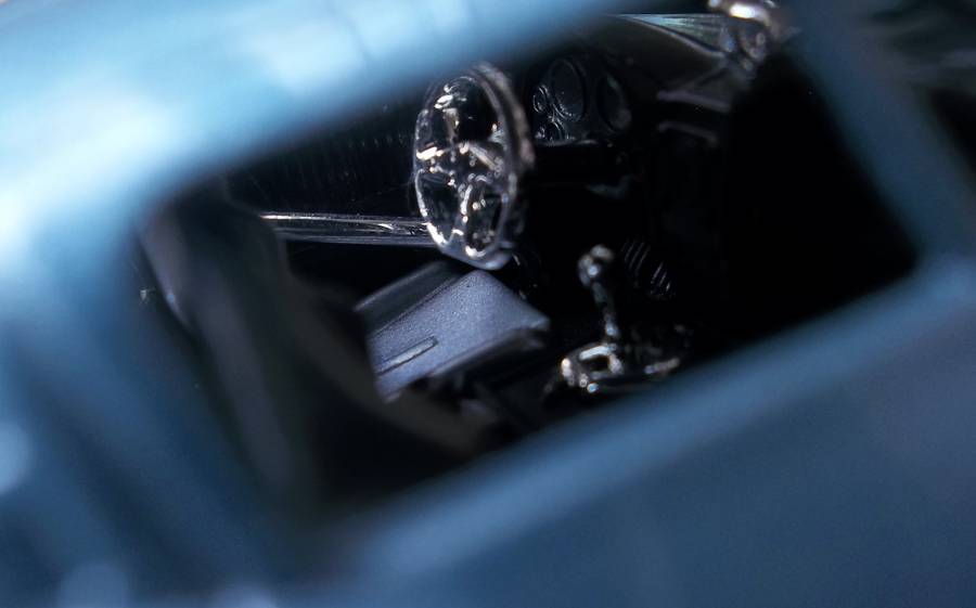 Hot Wheels 1/43 LARGER Scale 1963 Vhevrolet Corvette RUBBER TYRES Detailed Engine Hotwheels MATCHBOX