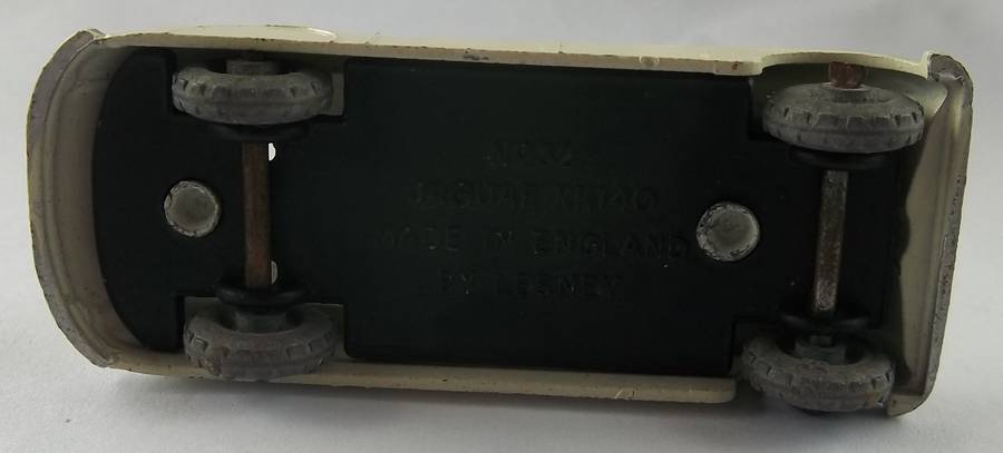 Matchbox MOKO Lesney 1-75 Series Regular Wheels  #32 Jaguar XK 140 Made in England Vintage 1959