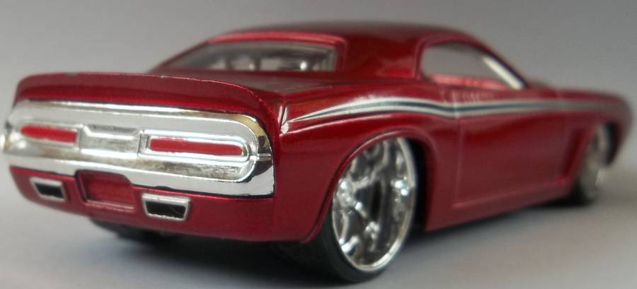 Hot Wheels 1/43 LARGER Scale 1971 Dodge Challenger RUBBER TYRE Detailed Engine Hotwheels MATCHBOX