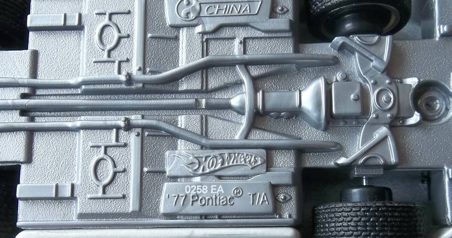 Hot Wheels 1/43 LARGER 1978 Pontiac Trans Am RUBBER TYRES  Detailed Interior Hotwheels MATCHBOX