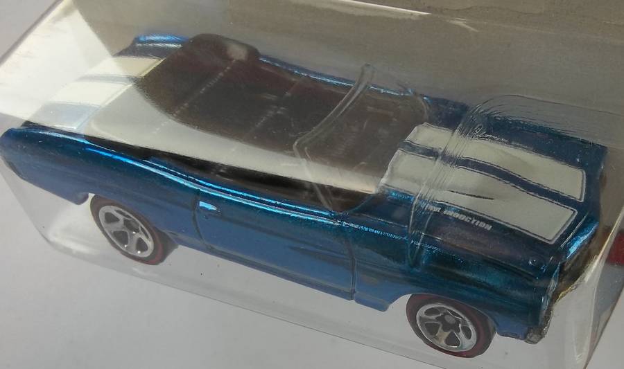 Hot Wheels Classics Series 2 1970 Chevelle Convertible Like Matchbox Scale Made in 2005 HOTWHEELS