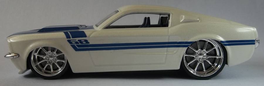 Hot Wheels 1/43 LARGER Scale '68 Ford Mustang RUBBER TYRES  Detail Interior Hotwheels MATCHBOX