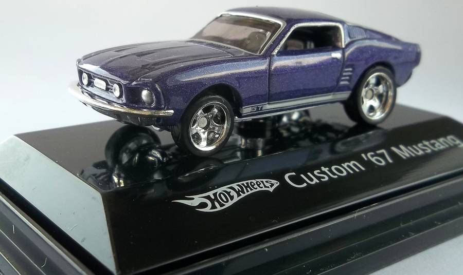 Hot Wheels Custom 67 Ford Mustang HARD ACRYLIC CASE HOTWHEELS Similar scale to Matchbox Miniature