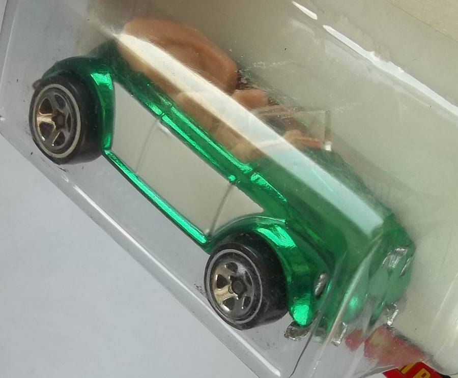 Hot Wheels Classics Series 2 VW Volkswagen Bug Beetle Convertible HOTWHEELS Similar scale Matchbox