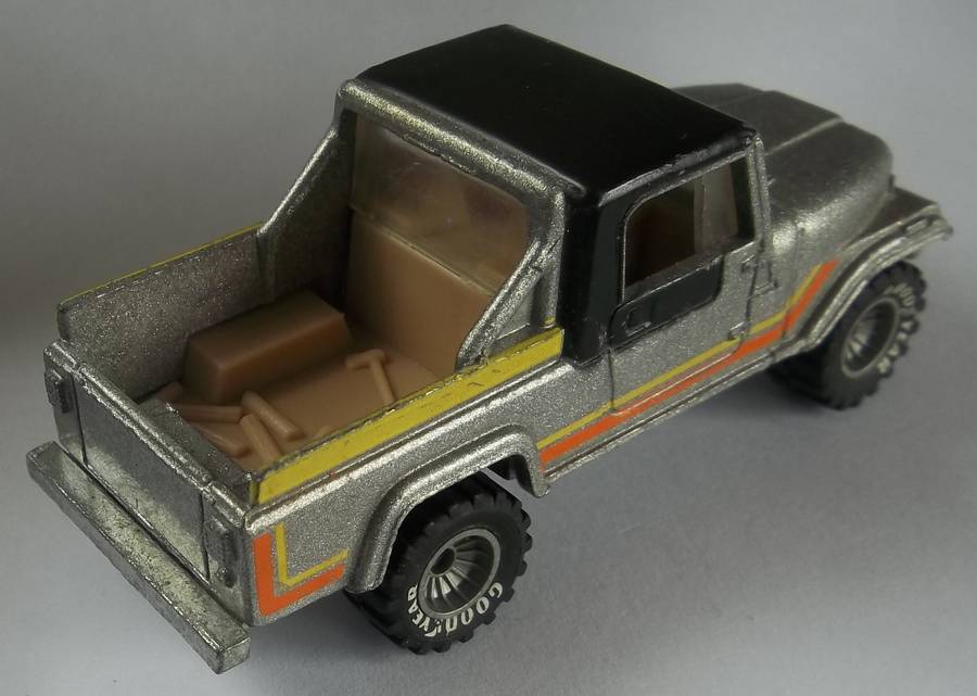 Hot Wheels Real Riders Jeep Scrambler Vintage Real Tyres Similar to Matchbox GREY RIMS HOTWHEELS '82