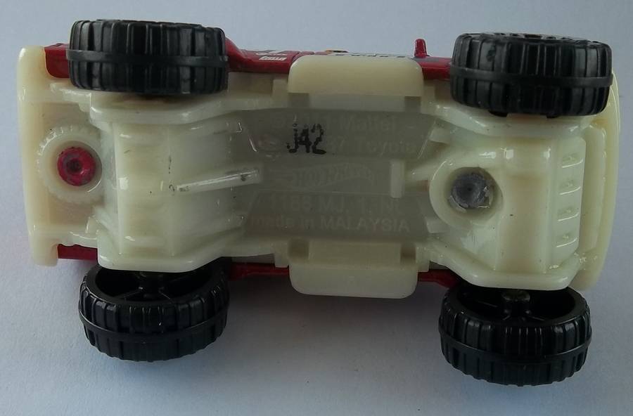 Hot Wheels 1987 Toyota Bakkie Similar to Matchbox 1/64 Scale HOTWHEELS