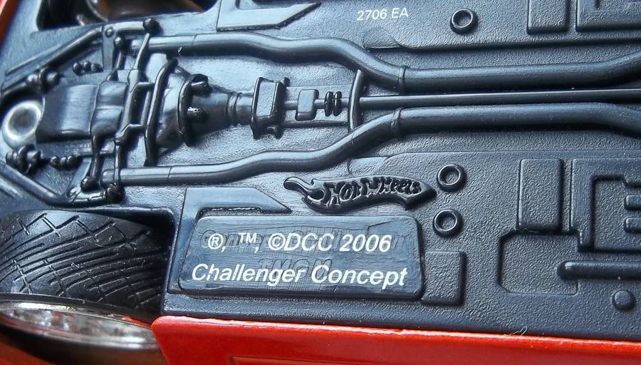 Hot Wheels 1/43 LARGER Scale Dodge Challenger Concept RUBBER TYRE Detailed Engine Hotwheels MATCHBOX