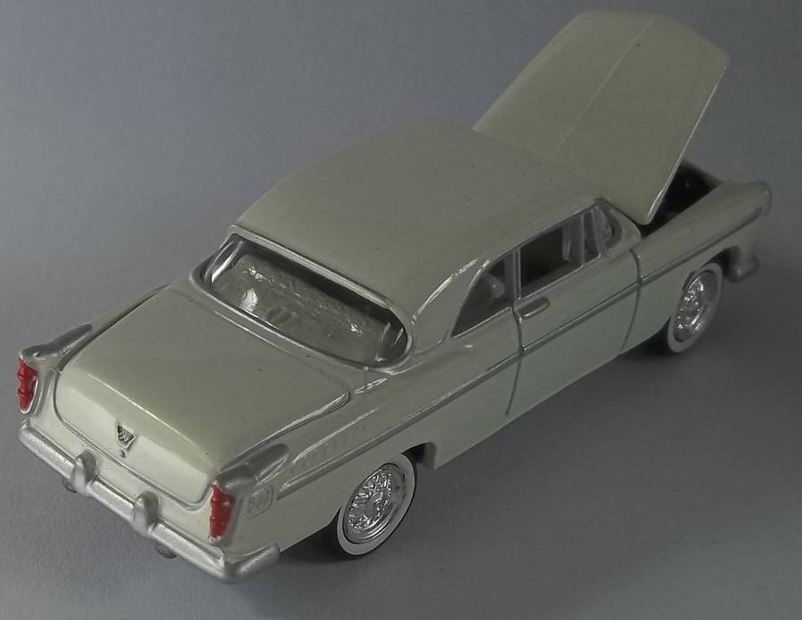 Johnny Lightning 1950's Chrysler Similar scale to Matchbox roughly 1/64 Rubber tyres Made in 2000