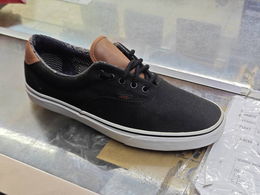 VANS AUTHENTIC BLACK SNEAKERS (SIZE 11)