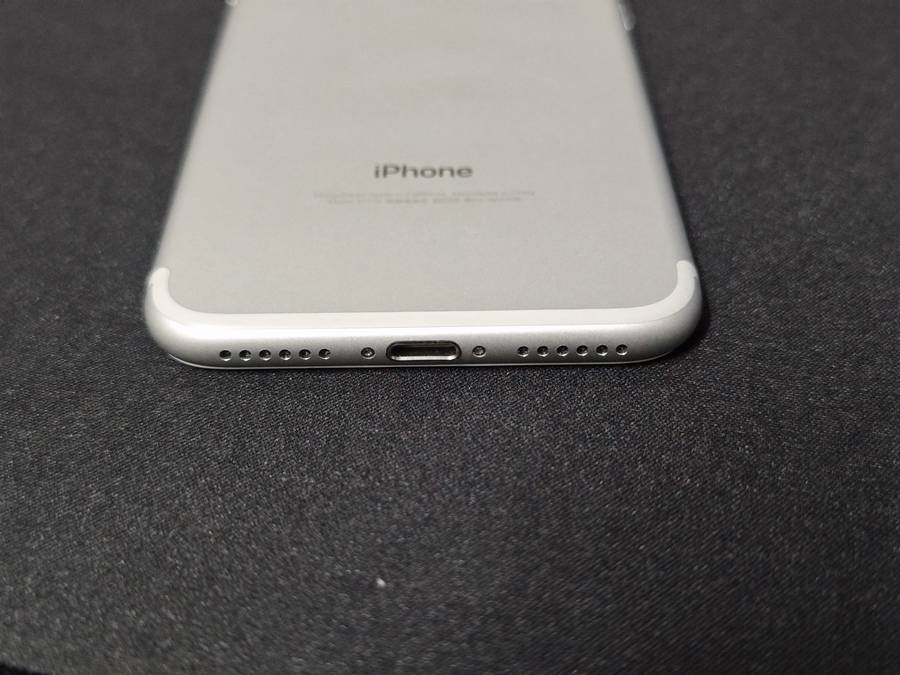 iPhone 7 128GB Silver - REFURBISHED