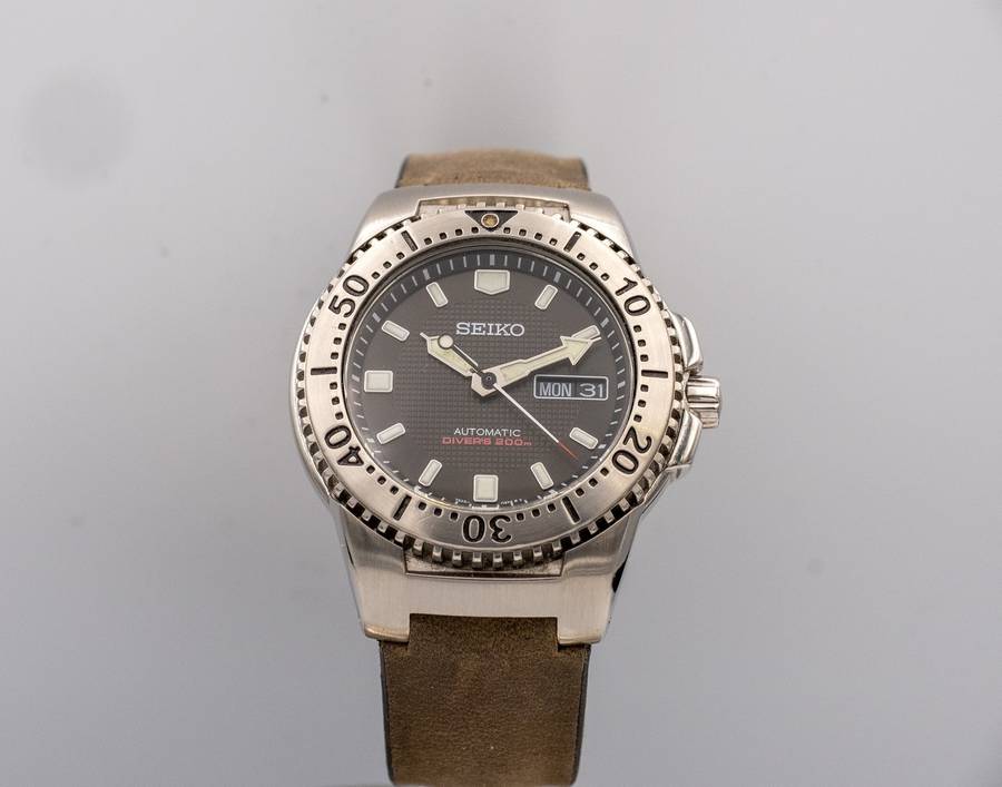 Seiko SKXA49 `Black Knight`