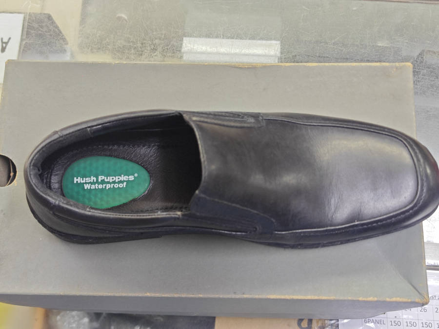 HUSH PUPPIES BLACK LEATHER SLIP ON (SIZE 10)