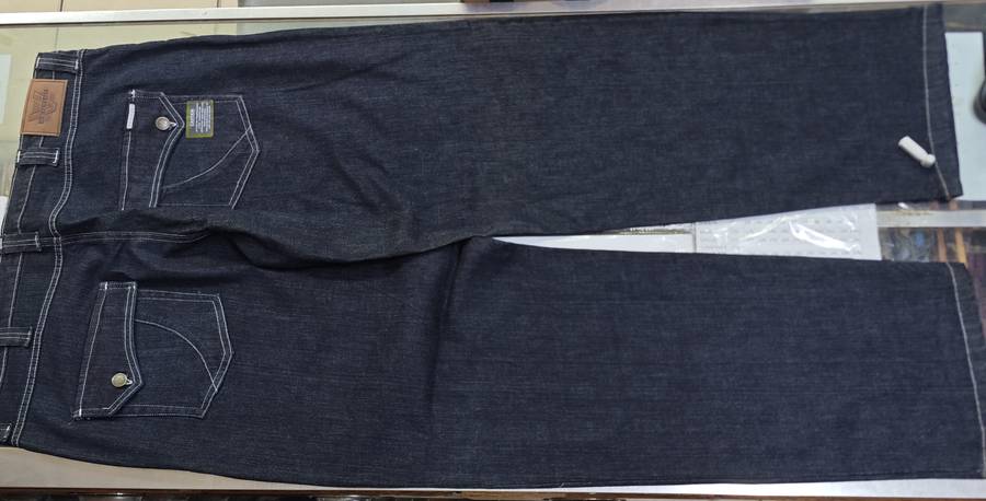VENTINI BLACK DENIM JEANS (SIZE 42)