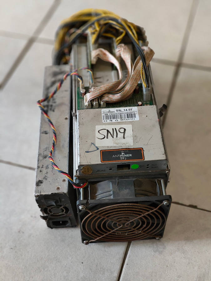 Bitmain Antminer S9 (13 to 14 Ths) Bitcoin (BTC) Miner + power supply