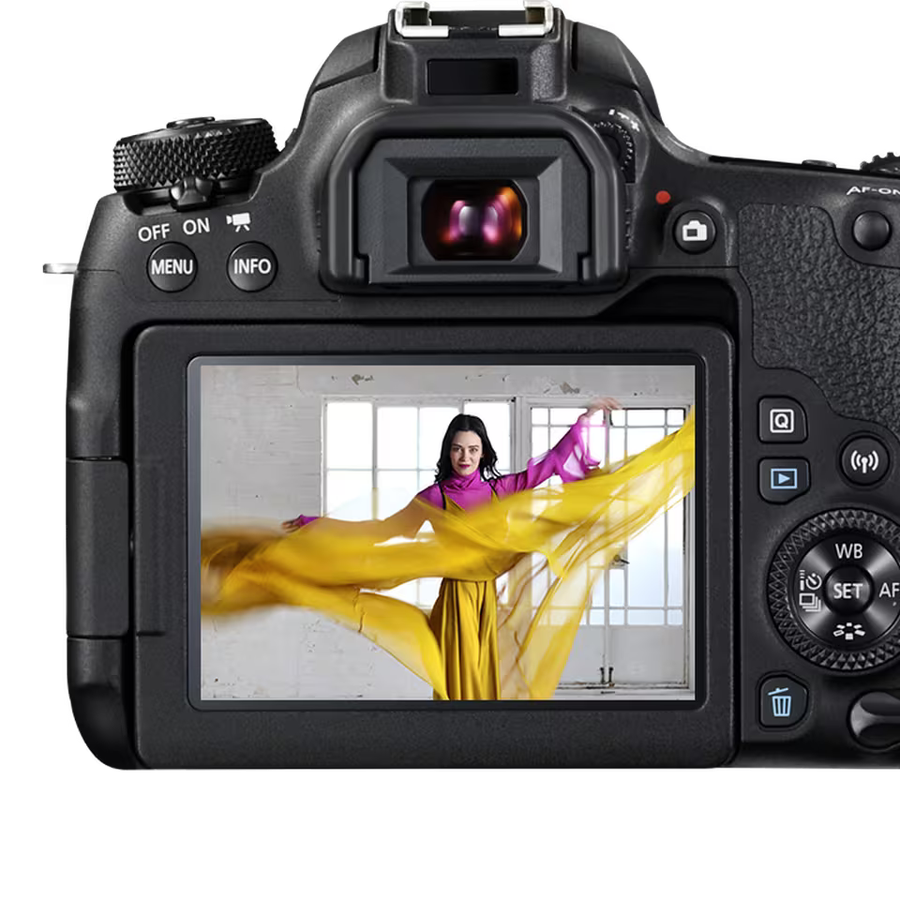 CANON EOS 77D DSLR - Body + 64GB SD