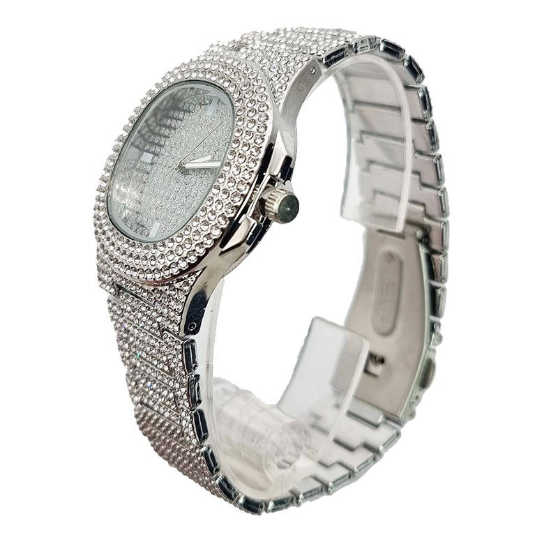 Luxury Unisex Diamond Encrusted Quartz Wristwatch (Silver)