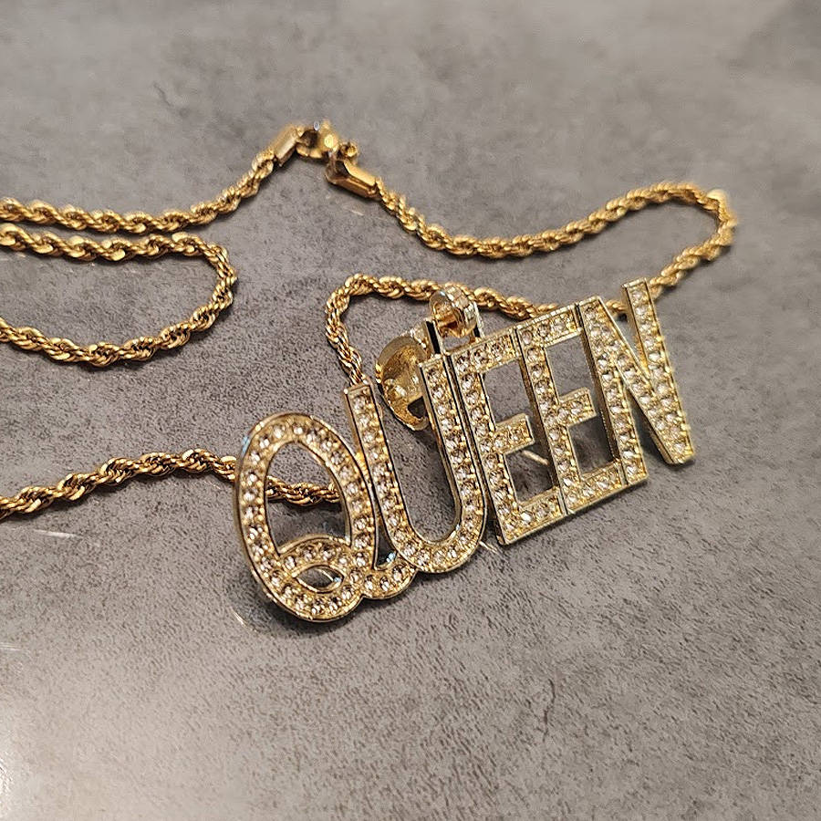 Hip Hop Iced Encrusted Queen Pendant and 20inch Rope Chain Product (Gold)