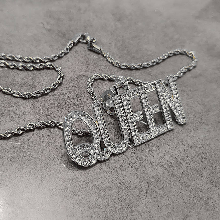 Hip Hop Iced Encrusted Queen Pendant and 20inch Rope Chain Product (Silver)