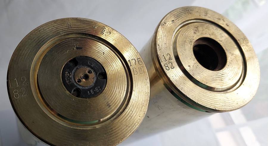 1 Set of  2 off Brass Shell - Caliber 60 mm   - 1 with a primer and 1 without