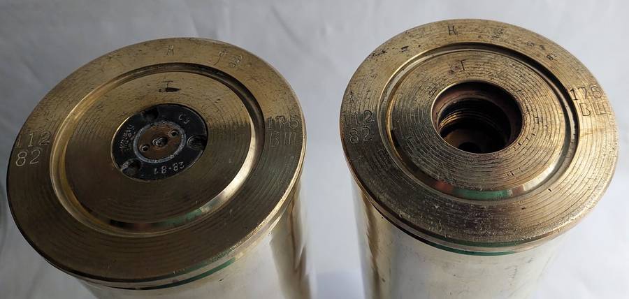 1 Set of  2 off Brass Shell - Caliber 60 mm   - 1 with a primer and 1 without