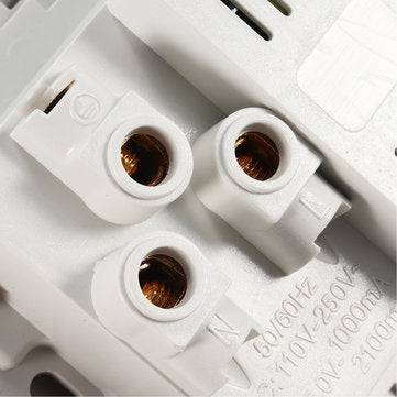 Universal 2100mA 5V 2 USB Wall Socket AC 110-250V Home Wall Charger