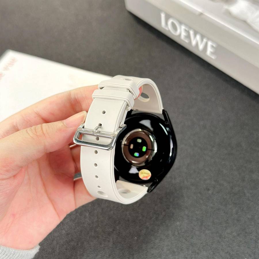 18mm Ladder Buckle Solid Color Holes Silicone Watch Band(Orange)