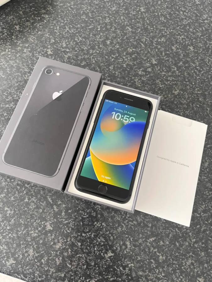 iPhone 8 good condition with box