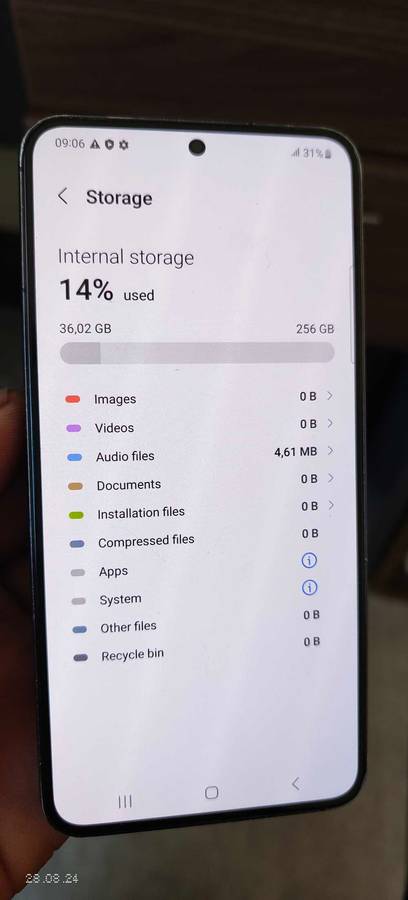 Samsung S22 256gb/8gb Dual SIM black colour {back glass has small crack}(Pre owned)