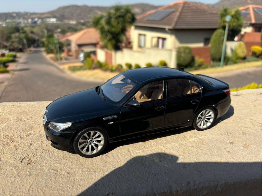 BMW 1/18 E60 M5 V10 Black Diecast model (KYOSHO) - Very Rare