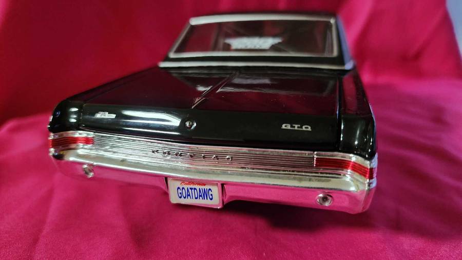 Pontiac GTO ( Corvette Engine ) 1:18