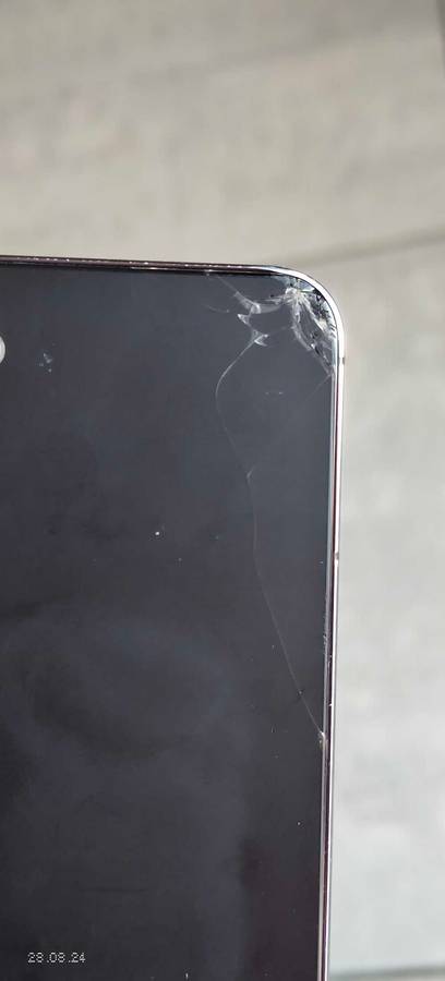 Samsung S22 256gb/8gb Dual SIM black colour {back glass has small crack}(Pre owned)